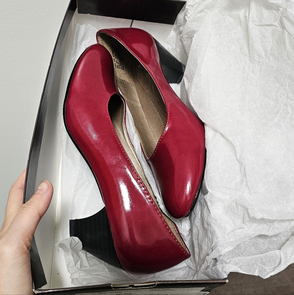 NEW Hush Puppies Red Women's Heels